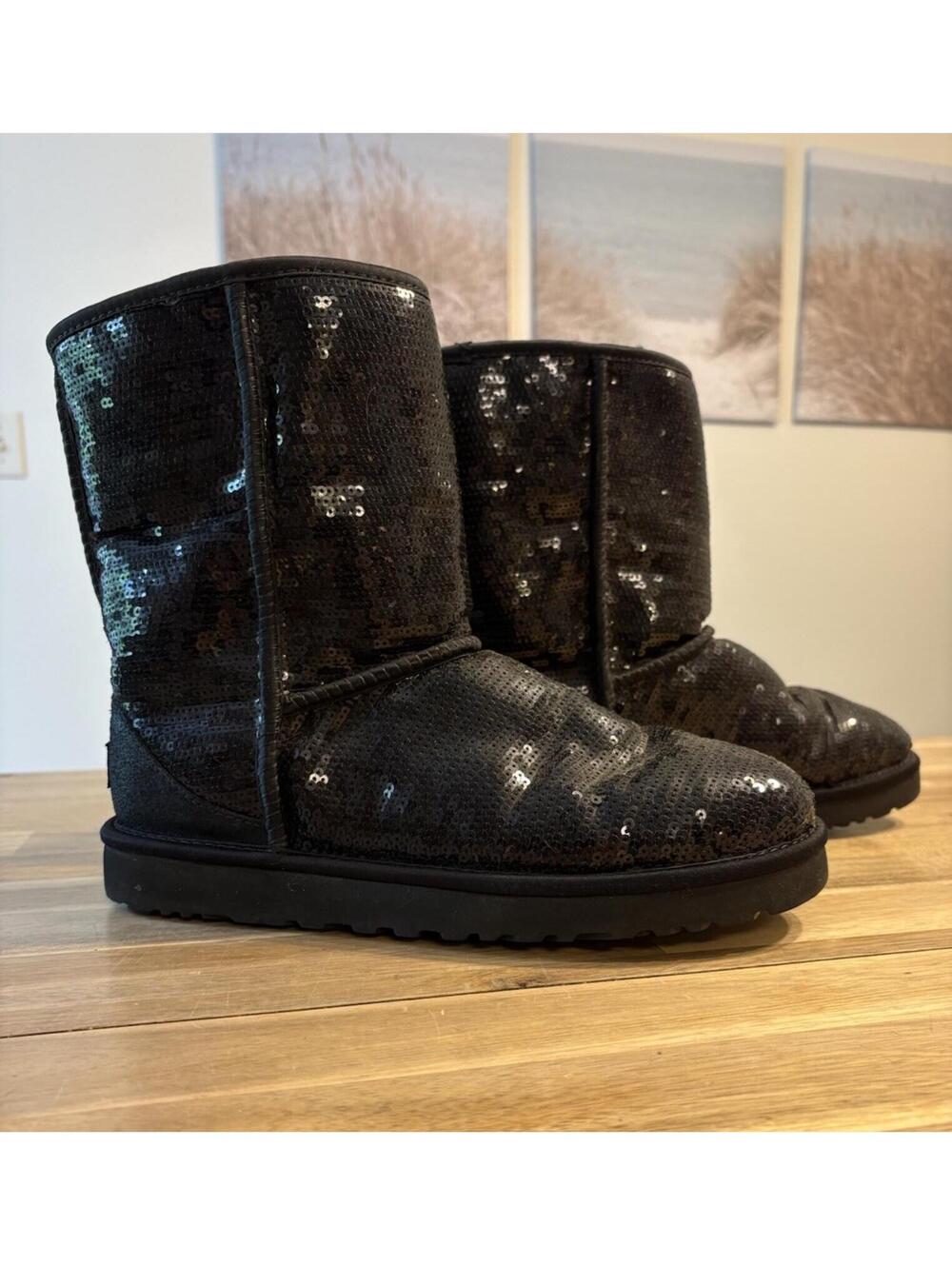 UGG Classic Short Sequin Boots 3161 Sparkles Womens Size 10 Black Sheepskin